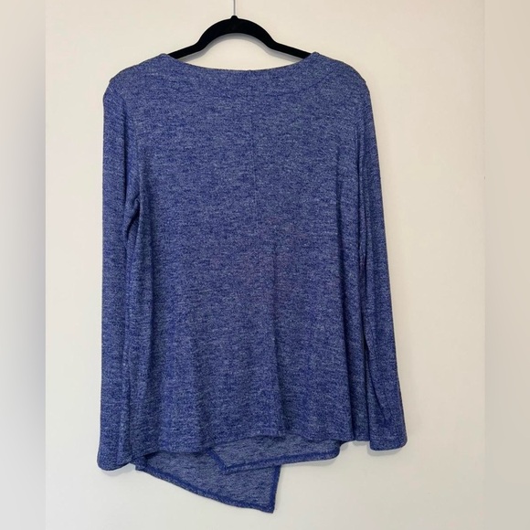 Vera Wang Blue Long Sleeve Top - Picture 3 of 3